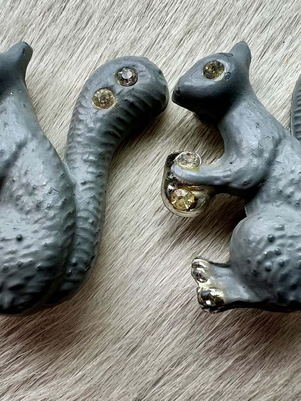 “2” VINTAGE SQUIRREL OINS / GRAY / RHINESTONE ACCENTS